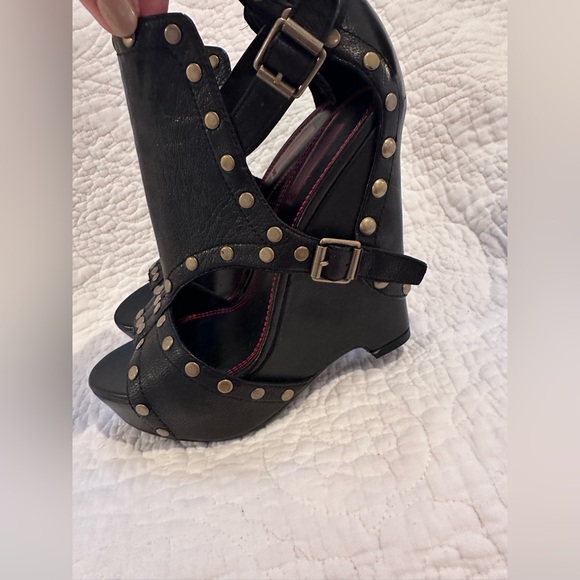 548 Cutout Leather Wedge Leather Shoes with Gold Studs PL-Lucky Size 37 1/2, 7.5 - Picture 6 of 17